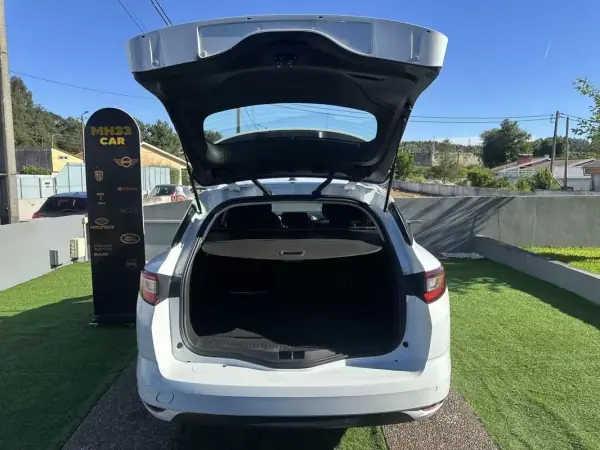 Renault Mégane Sport Tourer 2017 - 9900 EUR, 190000 km - AUTO.MOTO.pt - 190000km - foto 22 de 60