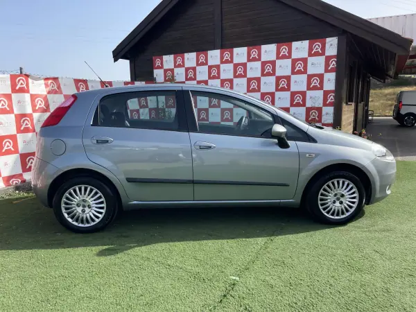Fiat Grande Punto 2008 - 4990 EUR, 112345 km - AUTO.MOTO.pt - 112345km - foto 2 de 15