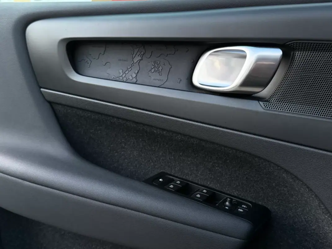 Volvo XC 40 2021 - 26950 EUR, 90000 km - AUTO.MOTO.pt - 90000km - foto 20 de 20