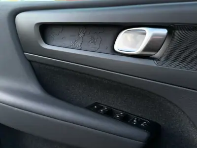 Volvo XC 40 2021 - 26950 EUR, 90000 km - AUTO.MOTO.pt - 90000km - foto 20 de 20