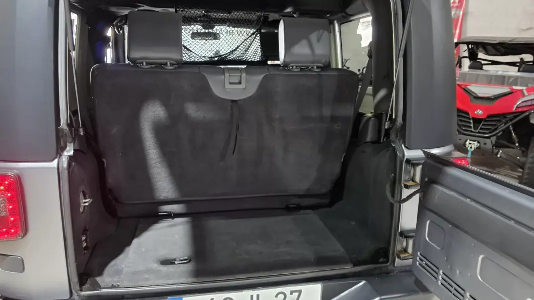 Jeep Wrangler 2010 - 35000 EUR, 129687 km - AUTO.MOTO.pt - 129687km - foto 20 de 47