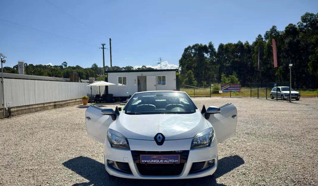 Renault Mégane Cabrio 2012 - 11800 EUR, 182000 km - AUTO.MOTO.pt - 182000km - foto 13 de 38