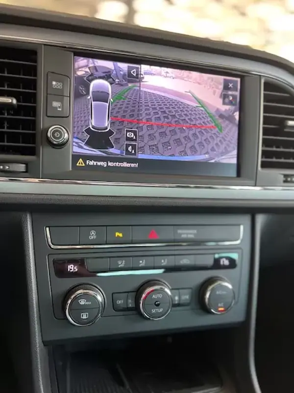 SEAT Leon 2020 - 15900 EUR, 89780 km - AUTO.MOTO.pt - 89780km - foto 2 de 12