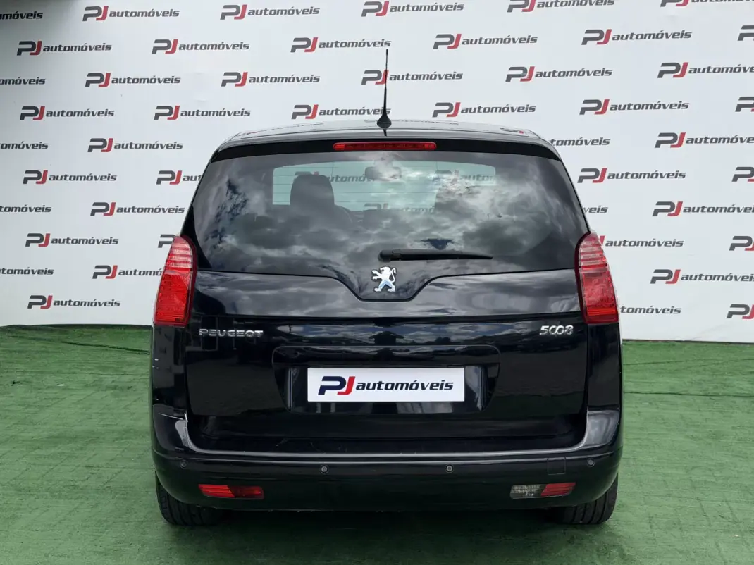 Peugeot 5008 2010 - 7500 EUR, 191000 km - AUTO.MOTO.pt - 191000km - foto 8 de 17