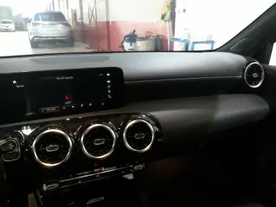 Mercedes-Benz A 250 2021 - 23700 EUR, 96021 km - AUTO.MOTO.pt - 96021km - foto 6 de 9