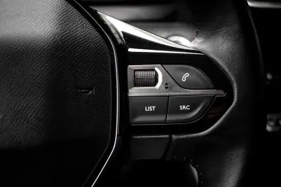 Peugeot e-2008 2021 - 20850 EUR, 60050 km - AUTO.MOTO.pt - 60050km - foto 15 de 44