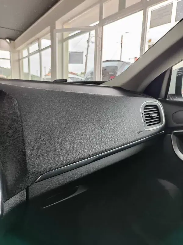 Volvo V40 2013 - 7750 EUR, 298000 km - AUTO.MOTO.pt - 298000km - foto 35 de 36