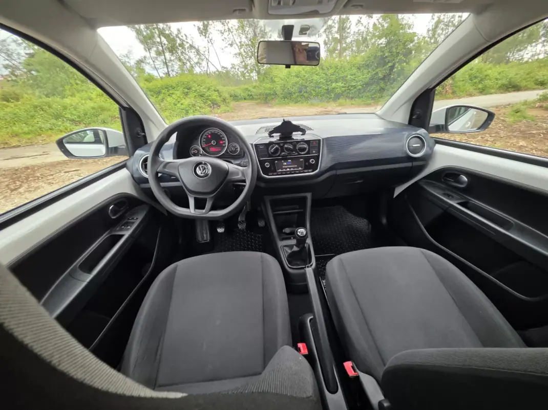 Volkswagen Up! 2016 - 7990 EUR, 152974 km - AUTO.MOTO.pt - 152974km - foto 3 de 71