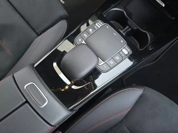 Mercedes-Benz CLA 180 2022 - 29900 EUR, 36800 km - 36800km - foto 27 de 44