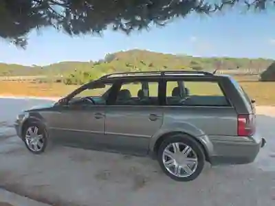 Volkswagen Passat Variant 2004 - 1950 EUR, 160000 km - AUTO.MOTO.pt - 160000km - foto 3 de 7