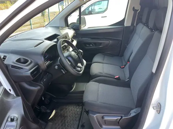 Citroën Berlingo 2020 - 10750 EUR, 156000 km - AUTO.MOTO.pt - 156000km - foto 17 de 32