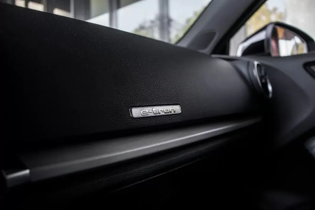 Audi A3 Sportback 2015 - 13490 EUR, 252393 km - AUTO.MOTO.pt - 252393km - foto 20 de 34