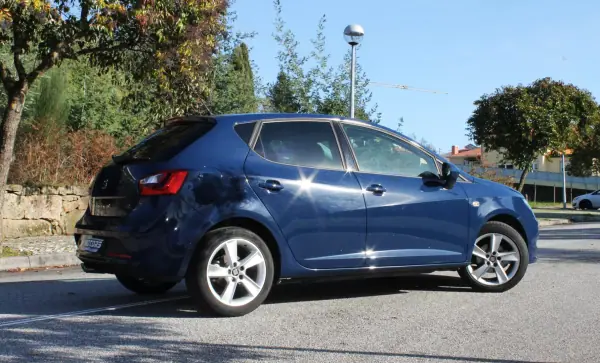 SEAT Ibiza 2017 - 12500 EUR, 55000 km - AUTO.MOTO.pt - 55000km - foto 7 de 41