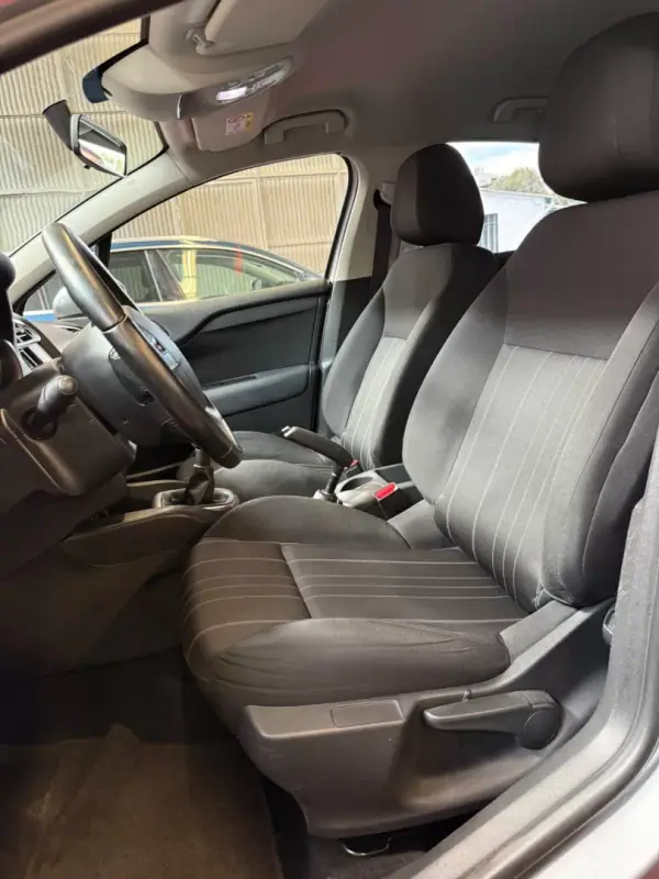 Citroën C4 2017 - 9490 EUR, 128000 km - AUTO.MOTO.pt - 128000km - foto 8 de 9