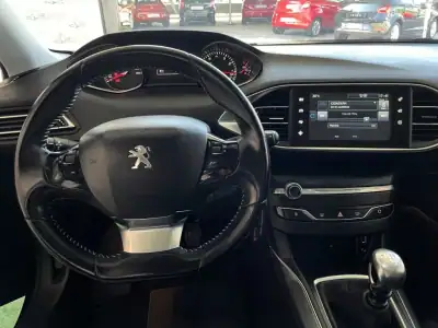Peugeot 308 2015 - 12500 EUR, 144858 km - AUTO.MOTO.pt - 144858km - foto 25 de 73