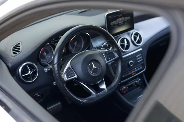 Mercedes-Benz CLA 220 2015 - 18900 EUR, 210888 km - 210888km - foto 9 de 16