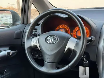 Toyota Auris 2009 - 7950 EUR, 150000 km - 150000km - foto 14 de 22