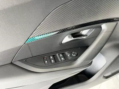 Peugeot e-2008 2022 - 21600 EUR, 30171 km - AUTO.MOTO.pt - 30171km - foto 20 de 24