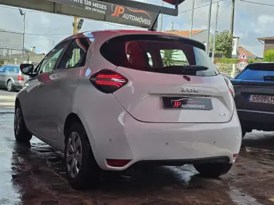 Renault Zoe 2021 - 13750 EUR, 97000 km - AUTO.MOTO.pt - 97000km - foto 18 de 20
