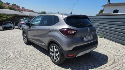 Renault Captur 2018 - 13990 EUR, 85000 km - AUTO.MOTO.pt - 85000km - foto 3 de 23