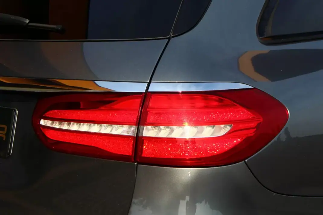 Mercedes-Benz E 300 2019 - 23900 EUR, 178524 km - AUTO.MOTO.pt - 178524km - foto 9 de 34