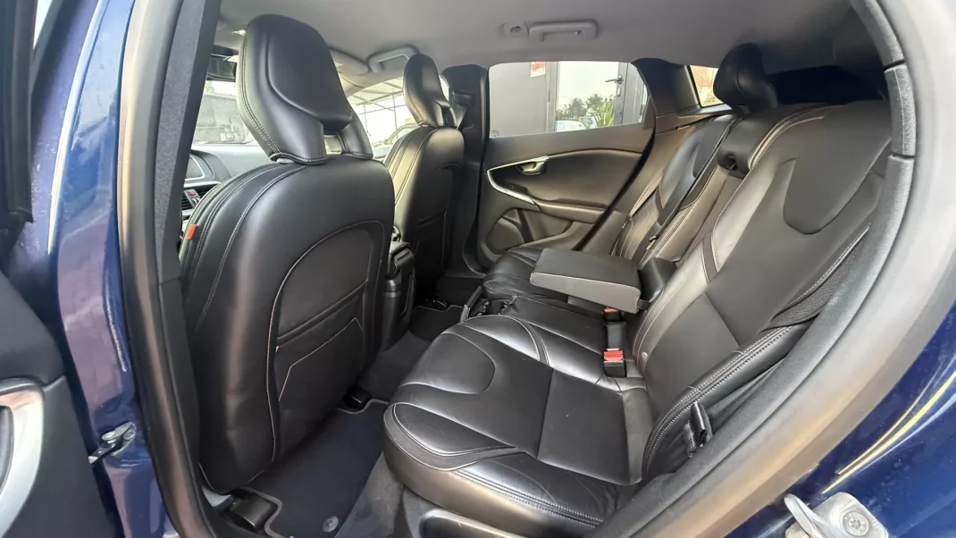 Volvo V40 Cross Country 2015 - 1 EUR, 185000 km - AUTO.MOTO.pt - 185000km - foto 14 de 26