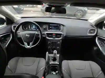 Volvo V40 Cross Country 2014 - 9900 EUR, 235000 km - AUTO.MOTO.pt - 235000km - foto 13 de 15