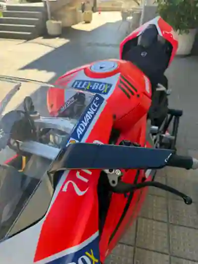Ducati Panigale V4 S 2018 - 23000 EUR, 8300 km - 8300km - foto 6 de 7