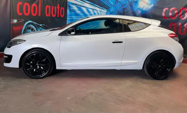 Renault Mégane Coupe 2014 - 9750 EUR, 182000 km - AUTO.MOTO.pt - 182000km - foto 3 de 44
