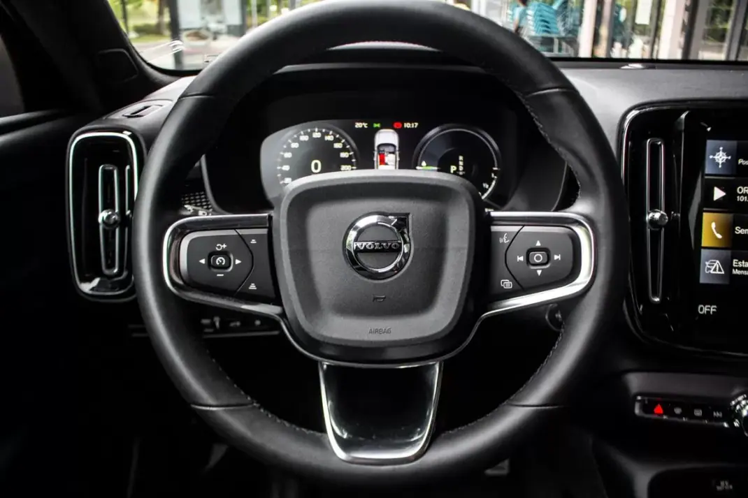 Volvo XC 40 2022 - 31990 EUR, 48265 km - AUTO.MOTO.pt - 48265km - foto 12 de 40