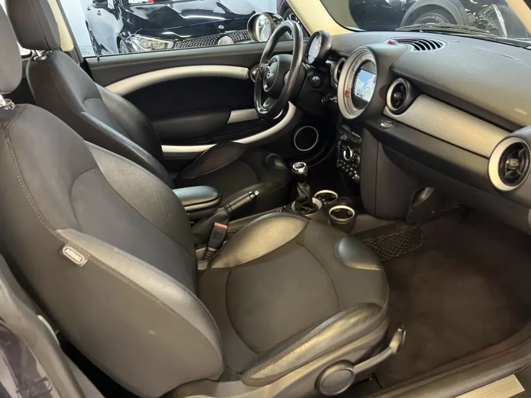 MINI 3 Portas 2012 - 6990 EUR, 185000 km - AUTO.MOTO.pt - 185000km - foto 9 de 41