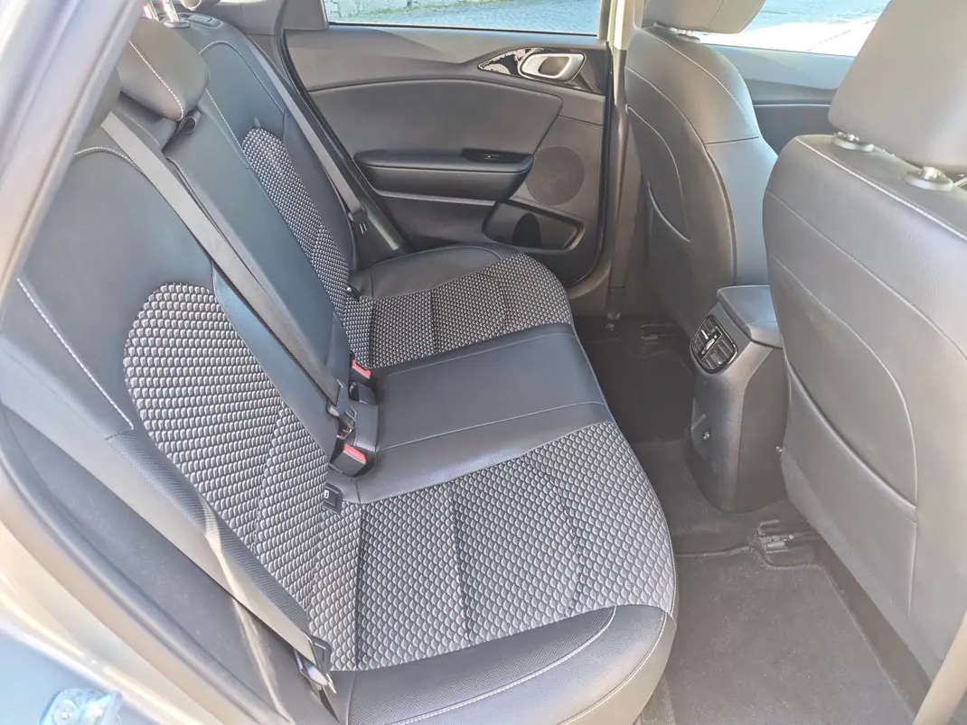 Kia Ceed SW 2024 - 17000 EUR, 56500 km - 56500km - foto 9 de 15