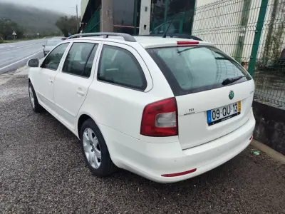 Skoda Octavia Break 2012 - 7400 EUR, 299630 km - AUTO.MOTO.pt - 299630km - foto 4 de 8