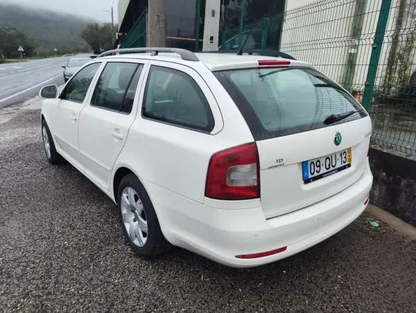Skoda Octavia Break 2012 - 7400 EUR, 299630 km - AUTO.MOTO.pt - 299630km - foto 4 de 8
