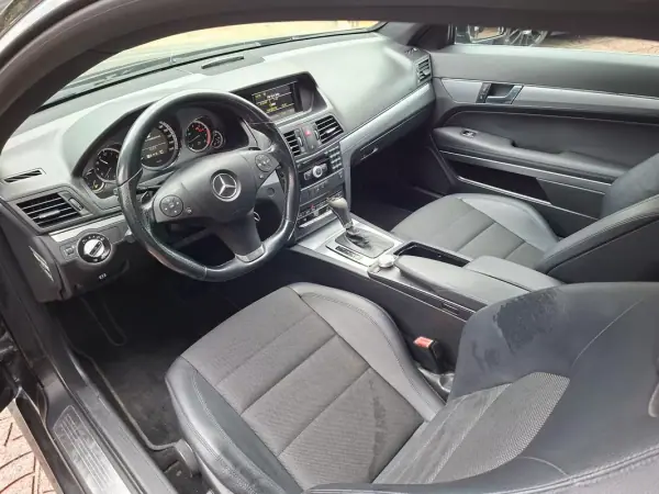 Mercedes-Benz E 250 2009 - 16500 EUR, 134447 km - AUTO.MOTO.pt - 134447km - foto 17 de 29