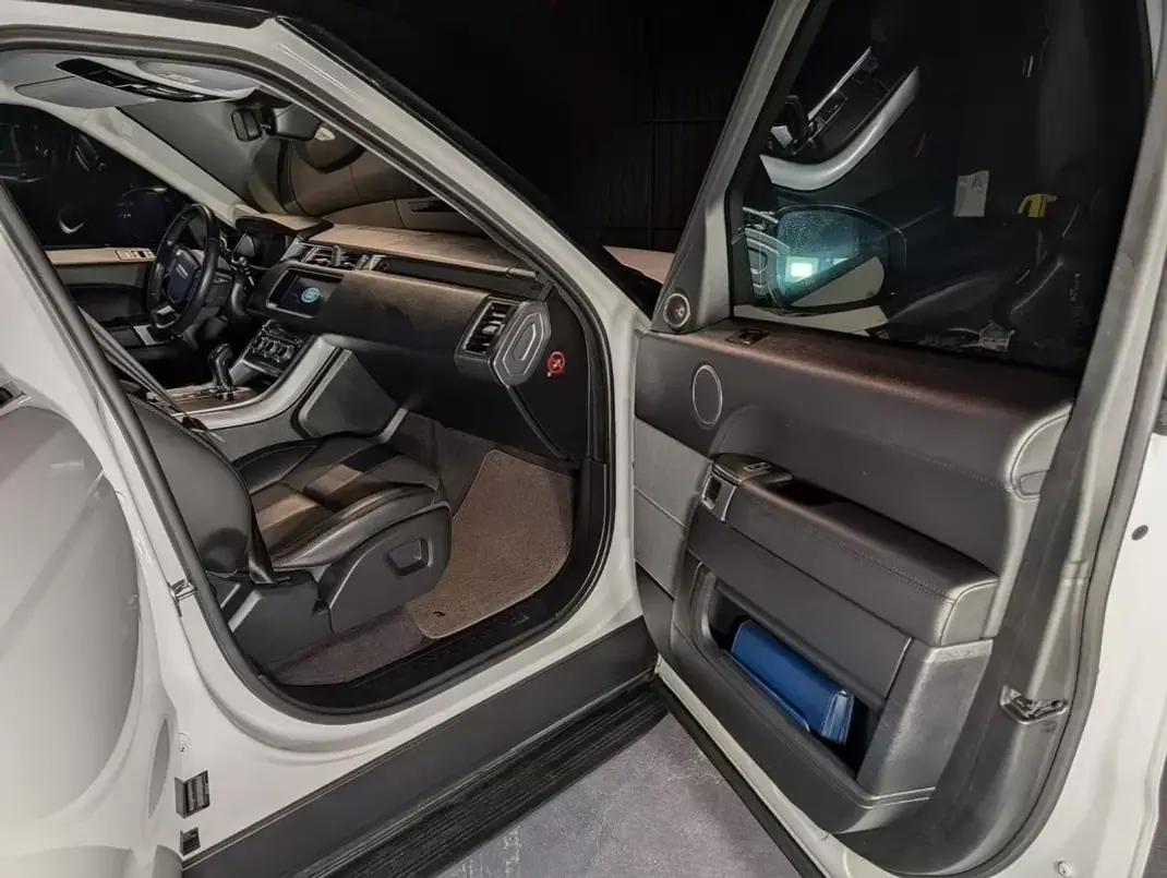 Land Rover Range Rover Sport 2018 - 47900 EUR, 107438 km - AUTO.MOTO.pt - 107438km - foto 10 de 17