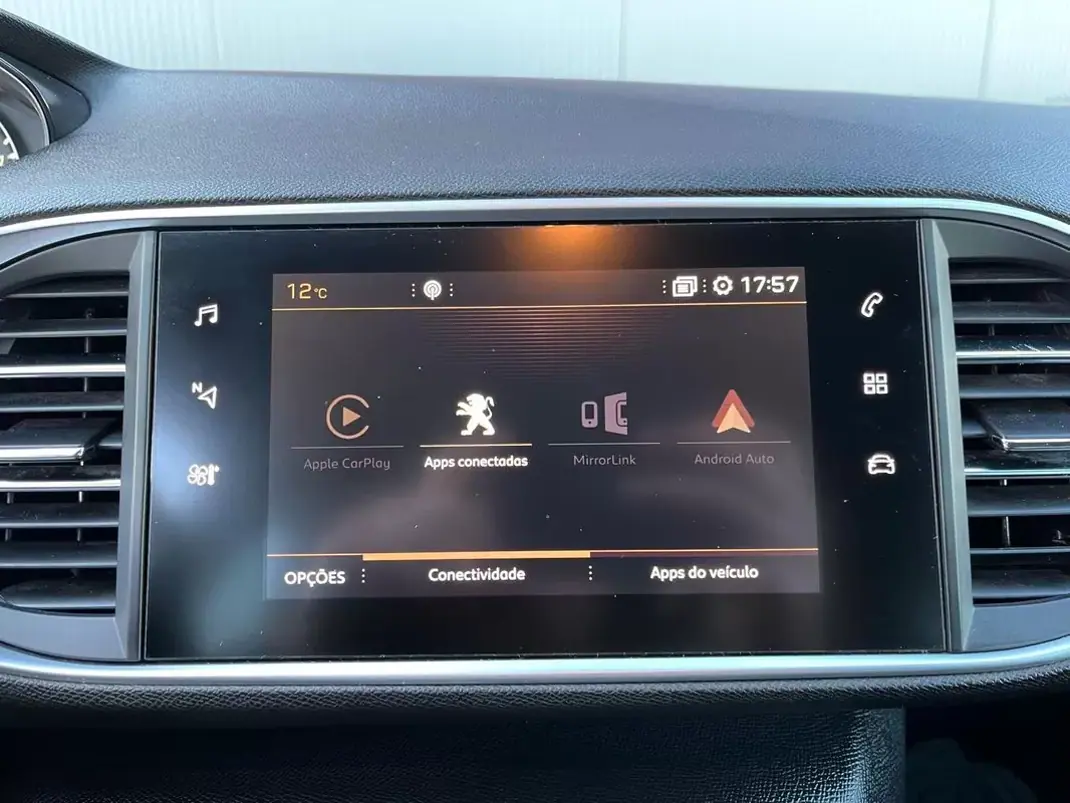 Peugeot 308 2019 - 10900 EUR, 131000 km - AUTO.MOTO.pt - 131000km - foto 18 de 27
