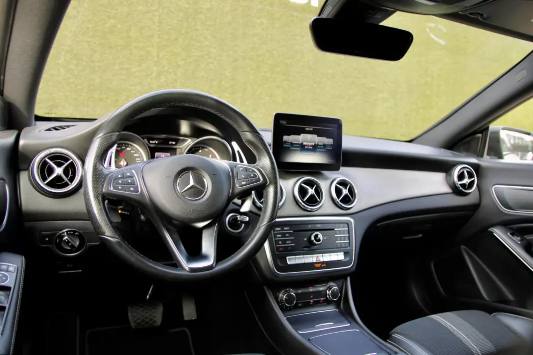 Mercedes-Benz CLA 200 2016 - 23500 EUR, 157000 km - AUTO.MOTO.pt - 157000km - foto 18 de 43