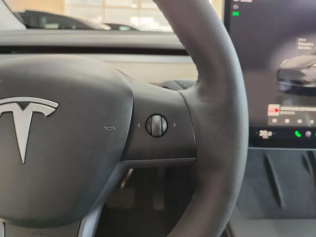 Tesla Model Y 2023 - 38900 EUR, 39000 km - AUTO.MOTO.pt - 39000km - foto 26 de 33