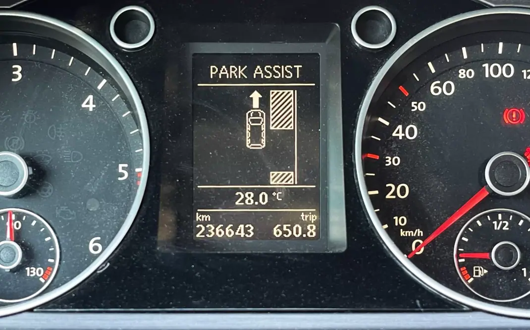 Volkswagen Passat Variant 2011 - 7990 EUR, 236645 km - 236645km - foto 21 de 24