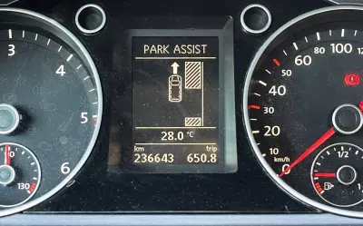 Volkswagen Passat Variant 2011 - 7990 EUR, 236645 km - AUTO.MOTO.pt - 236645km - foto 21 de 24