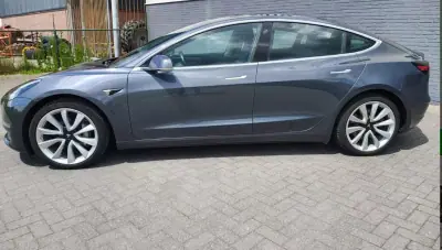 Tesla Model 3 2019 - 22900 EUR, 224000 km - AUTO.MOTO.pt - 224000km - foto 5 de 26