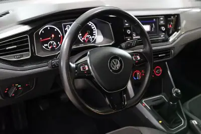 Volkswagen Polo 2018 - 15900 EUR, 130000 km - AUTO.MOTO.pt - 130000km - foto 7 de 20