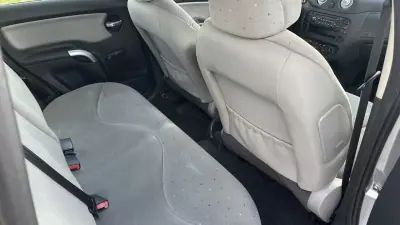 Citroën C3 2004 - 2500 EUR, 315000 km - AUTO.MOTO.pt - 315000km - foto 9 de 14