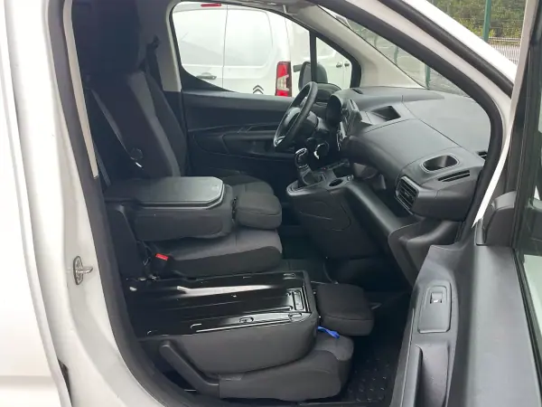 Citroën Berlingo 2020 - 10750 EUR, 156000 km - AUTO.MOTO.pt - 156000km - foto 19 de 32