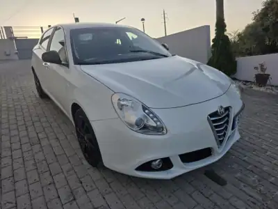 Alfa Romeo Giulietta 2015 - 13500 EUR, 148000 km - AUTO.MOTO.pt - 148000km - foto 14 de 49