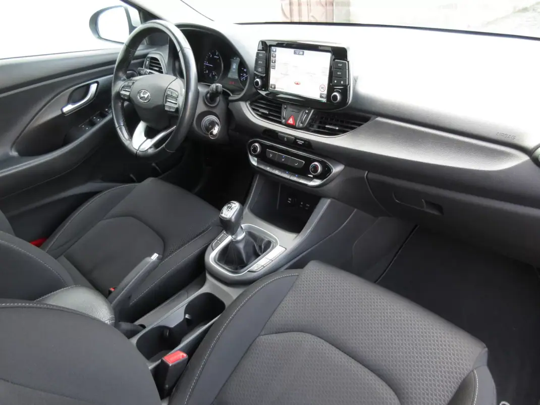 Hyundai i30 2019 - 14990 EUR, 108000 km - 108000km - foto 24 de 42