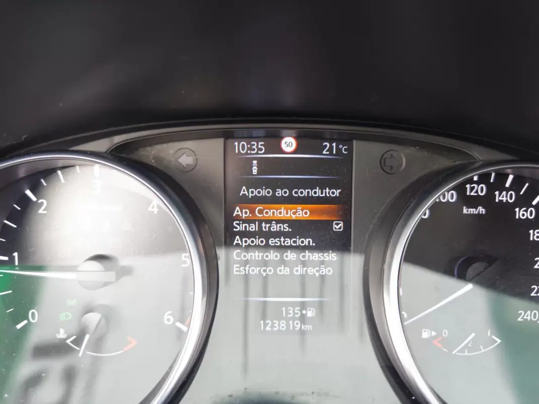 Nissan Qashqai 2018 - 18990 EUR, 123000 km - AUTO.MOTO.pt - 123000km - foto 29 de 40