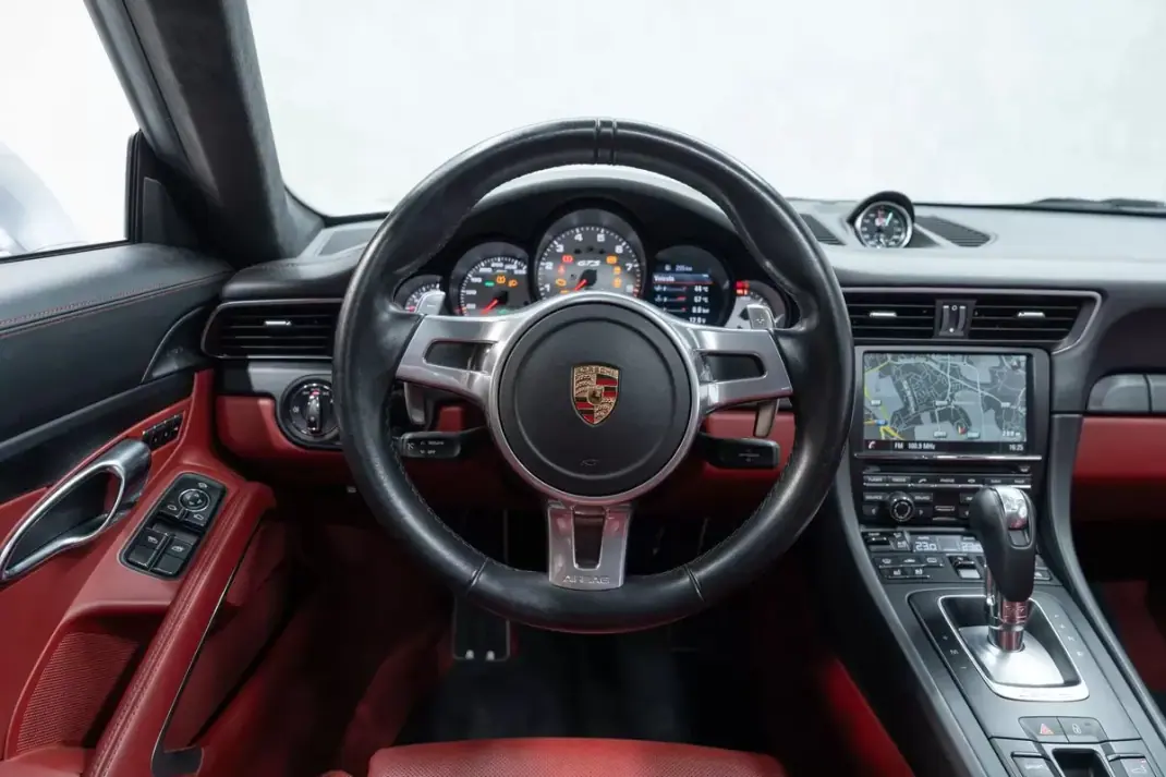 Porsche 911 2015 - 139950 EUR, 69000 km - 69000km - foto 28 de 45