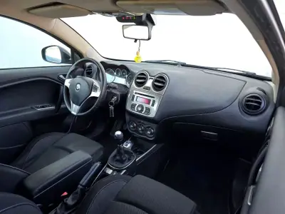 Alfa Romeo MiTo 2009 - 3750 EUR, 98428 km - AUTO.MOTO.pt - 98428km - foto 11 de 21